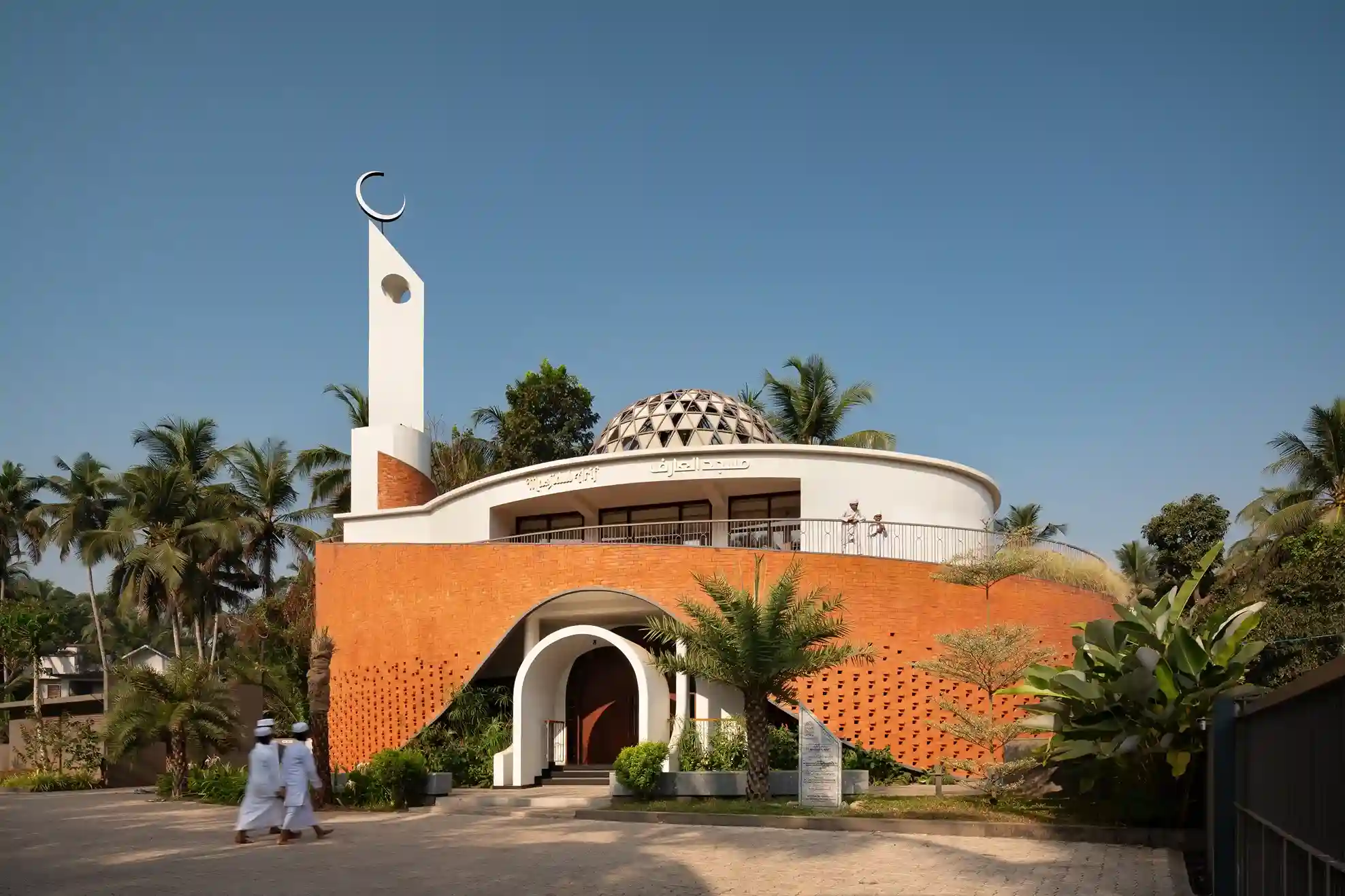 Modern mosque design in Kerala featuring contemporary masjid architecture with dome, minaret, and curved brick facade