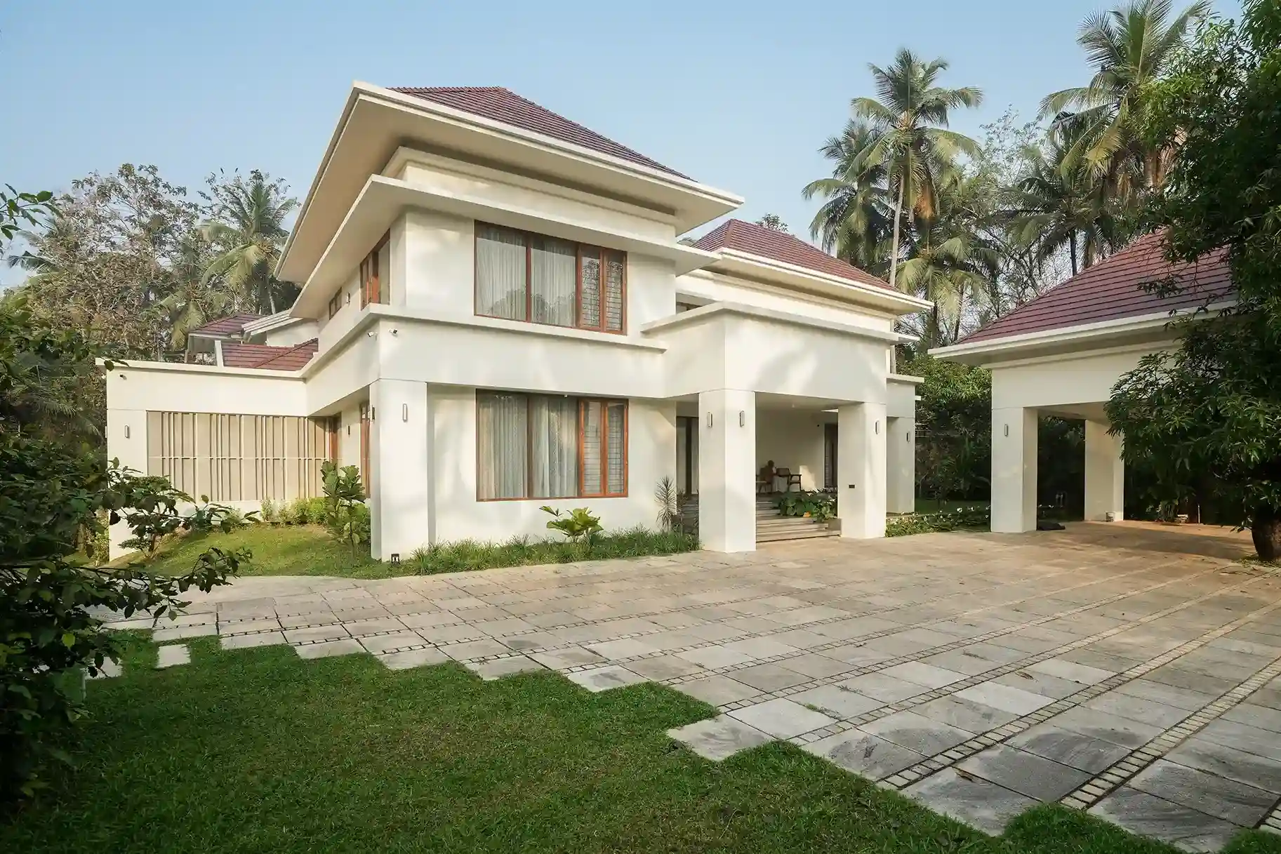 kerala neoclassical style residence