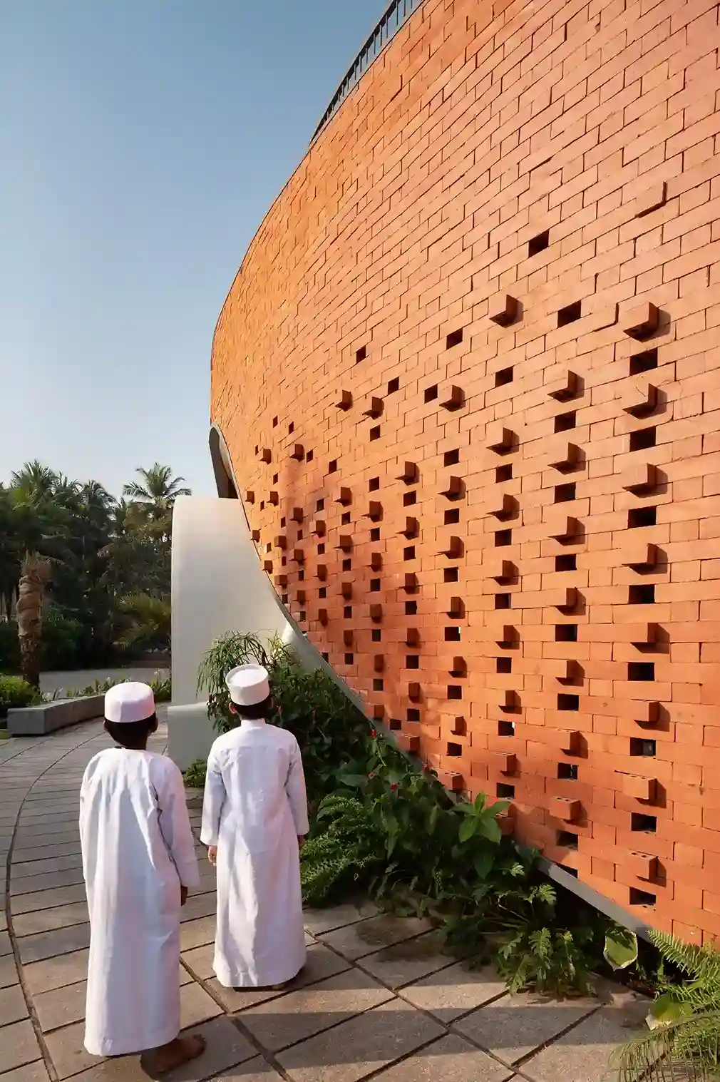 masjidul-arif-brick-facade-detail-modern-mosque.