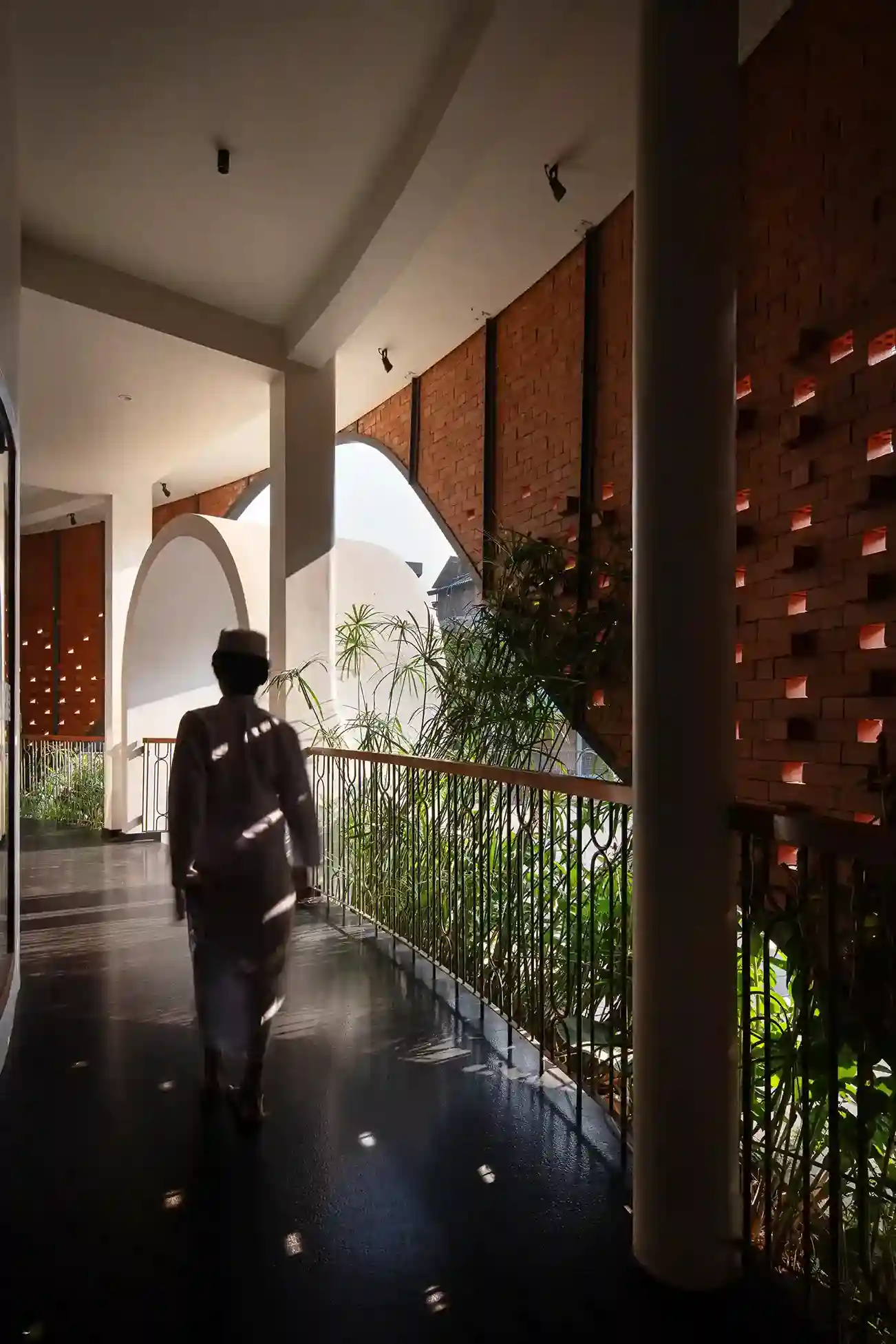 masjidul-arif-contemporary-mosque-interior-kerala.