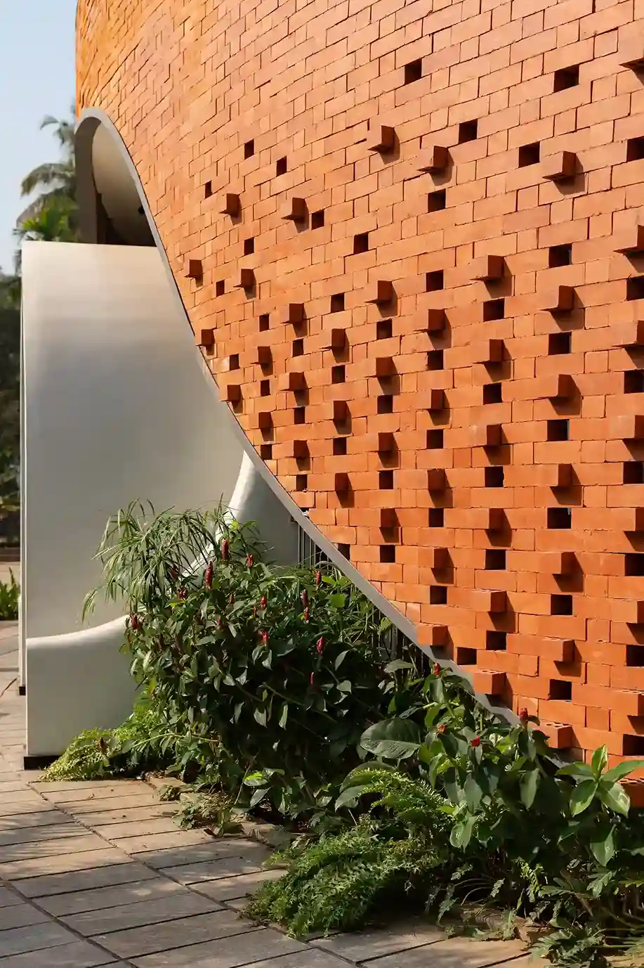 masjidul-arif-mosque-architecture-kerala-jali-brick-wall.