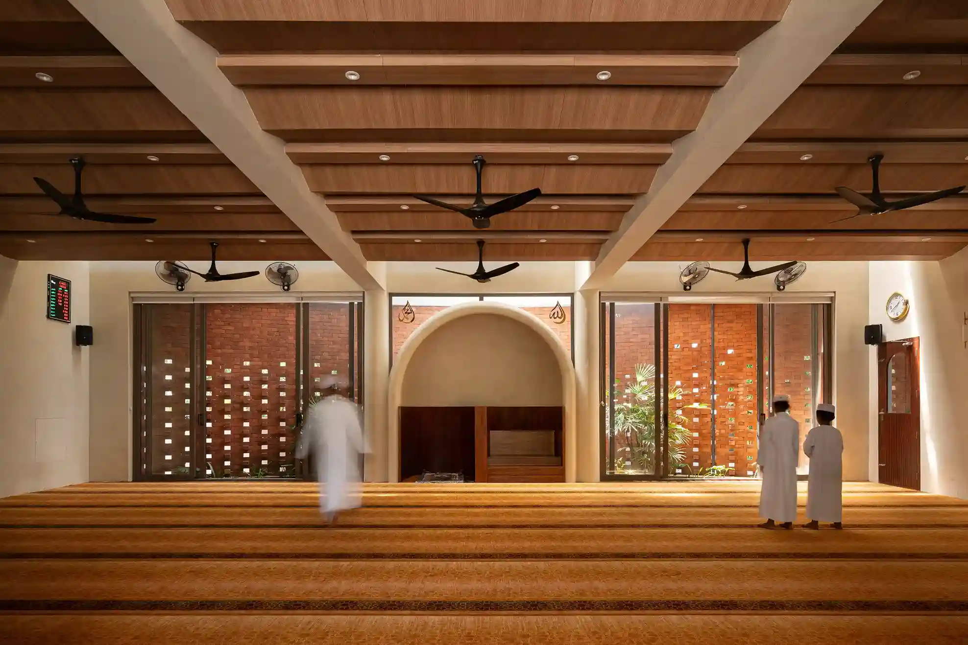 masjidul-arif-prayer-hall-wide-interior