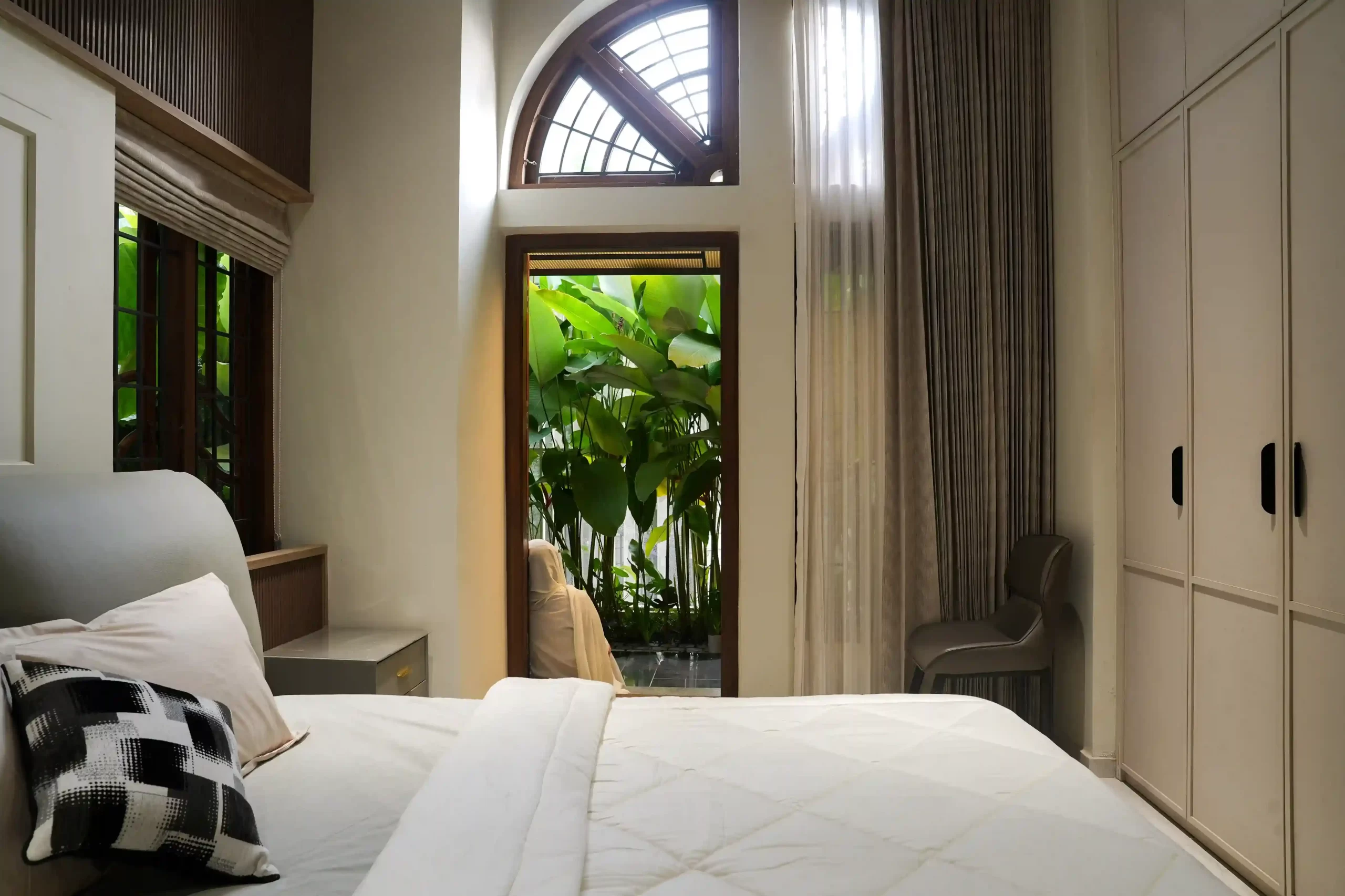 raaha-mansion-bedroom-private-courtyard-renovation