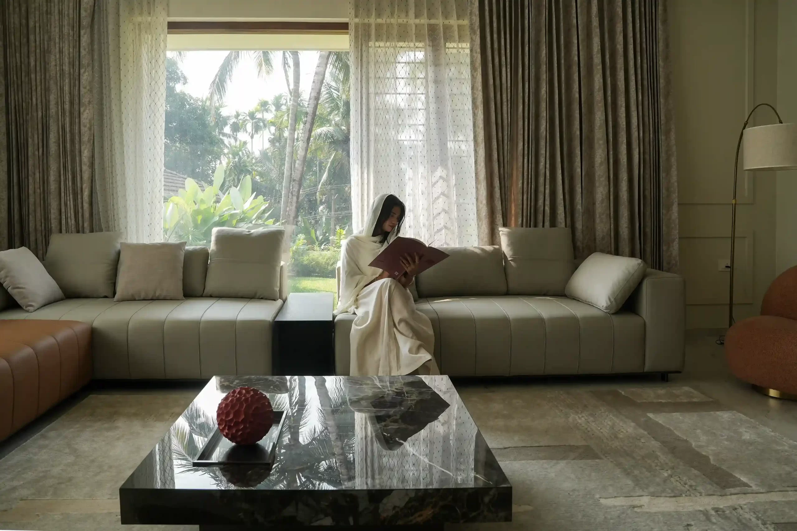 raaha-mansion-living-room-interior-design-kerala