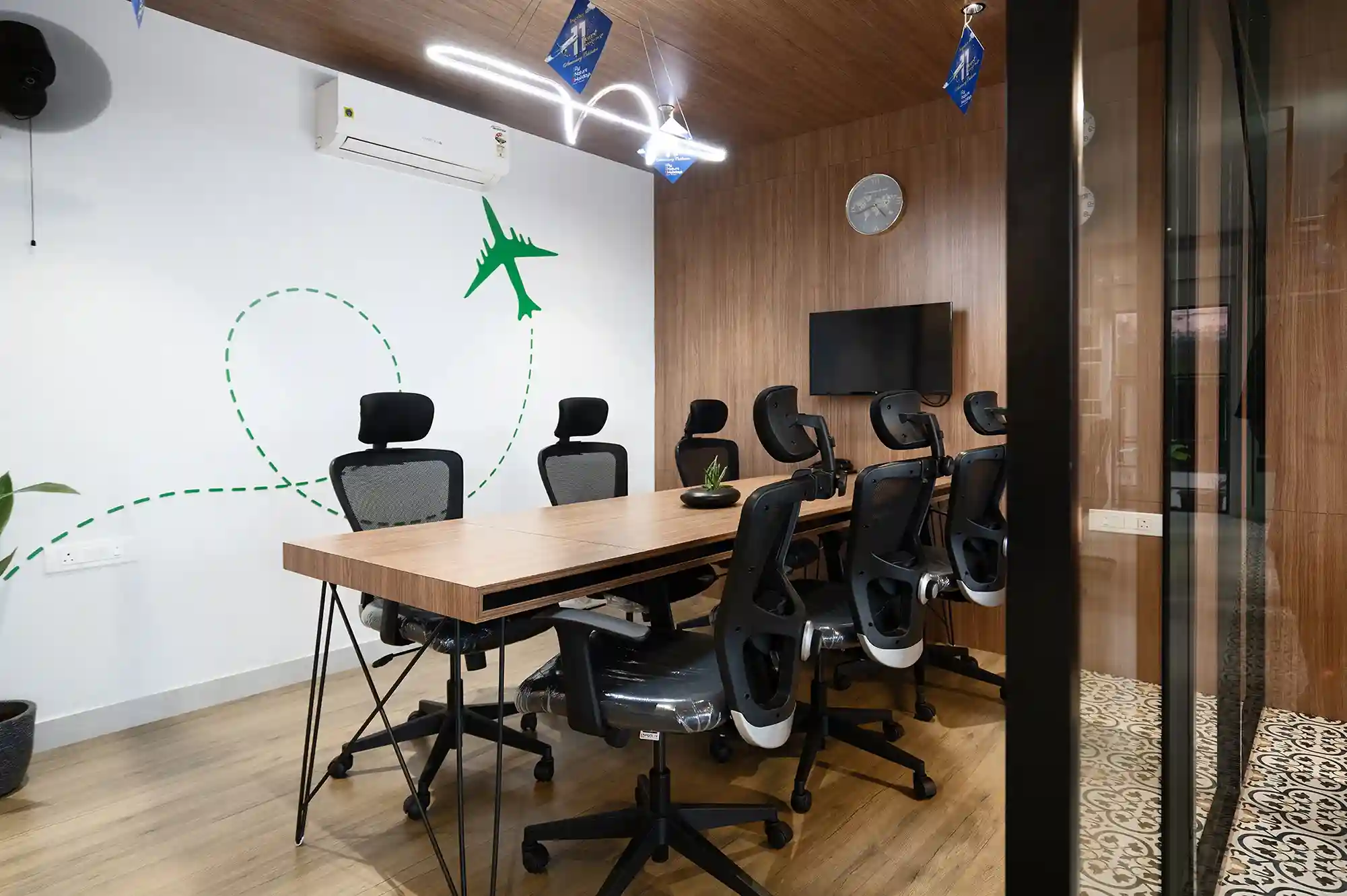 functional-meeting-room-wooden-table