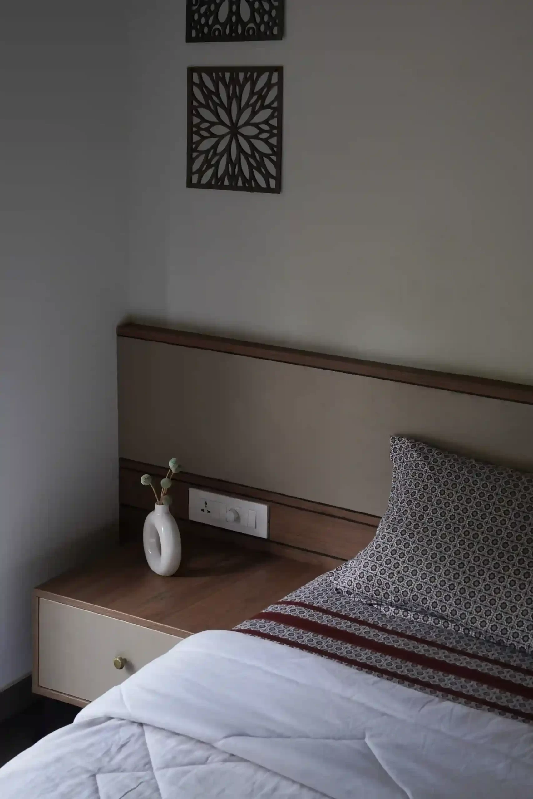 Contemporary house design Kerala bedroom with wooden interiors