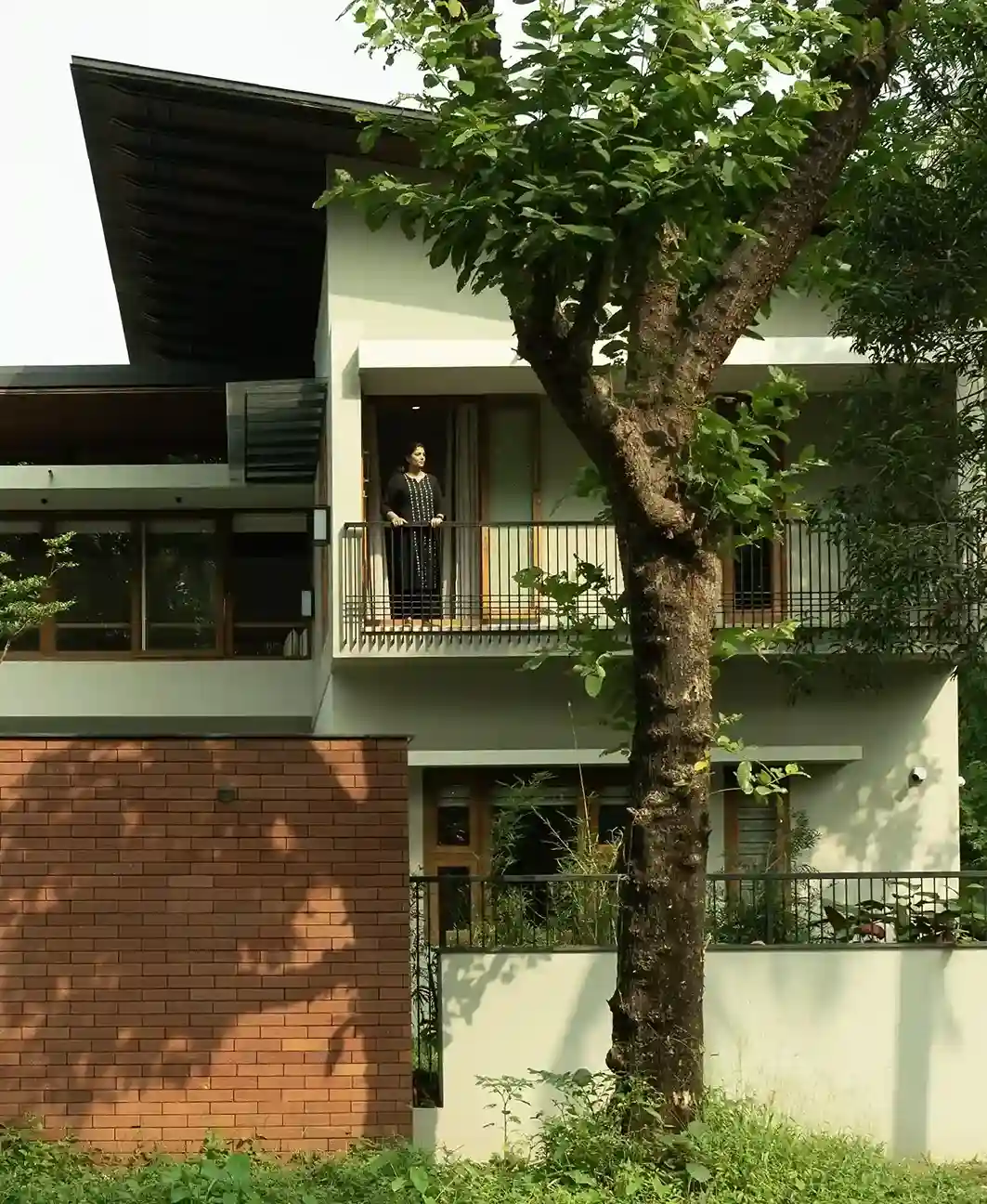 contemporary-kerala-home-side-elevation-vengara.