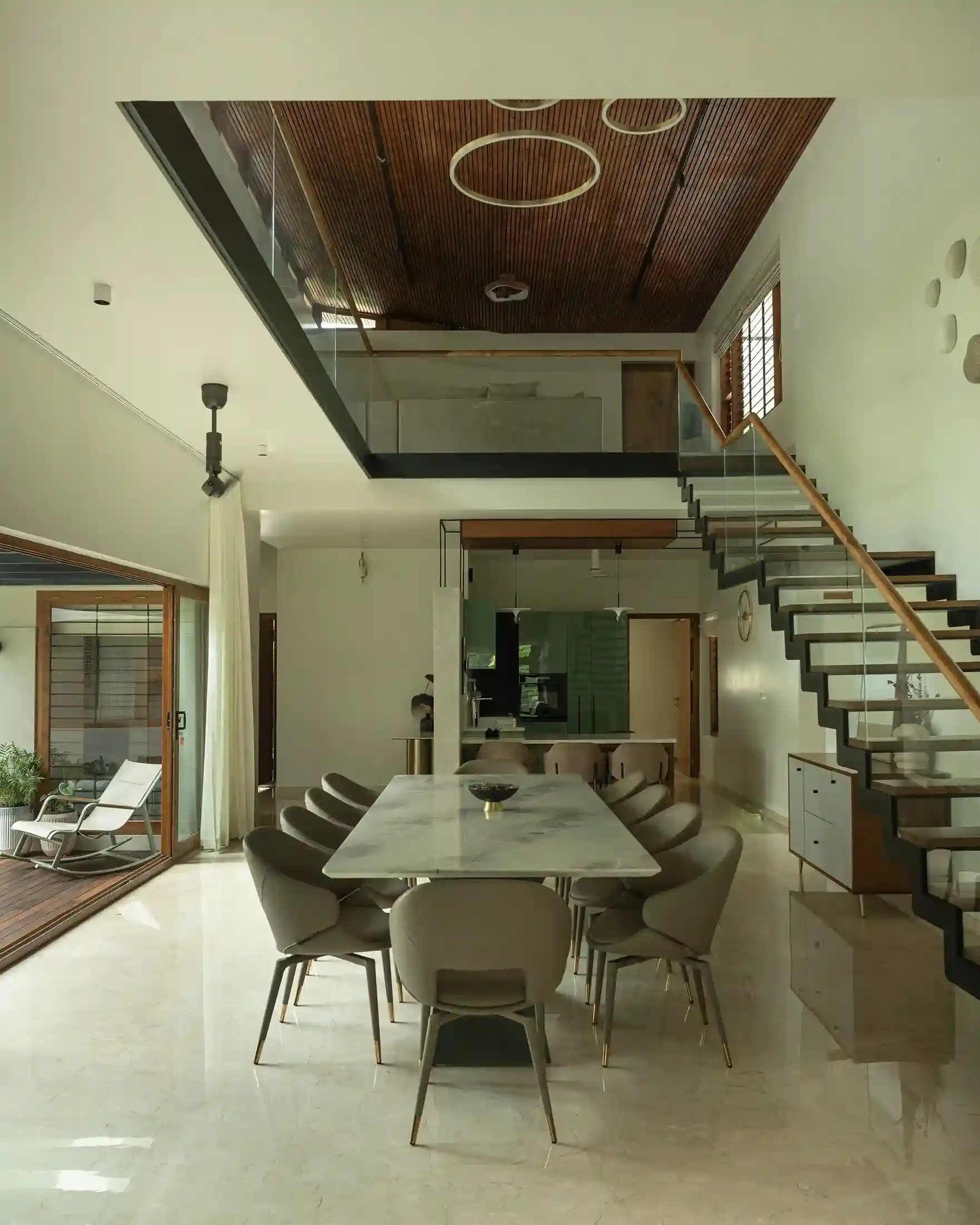 echo-vengara-spatial-transparency-dining.