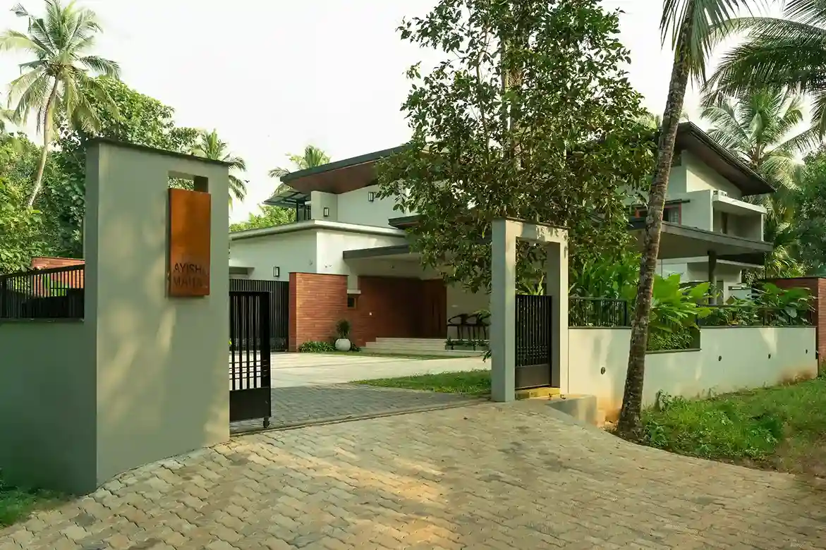 long exterior view of tropical house in vengara, malappuram