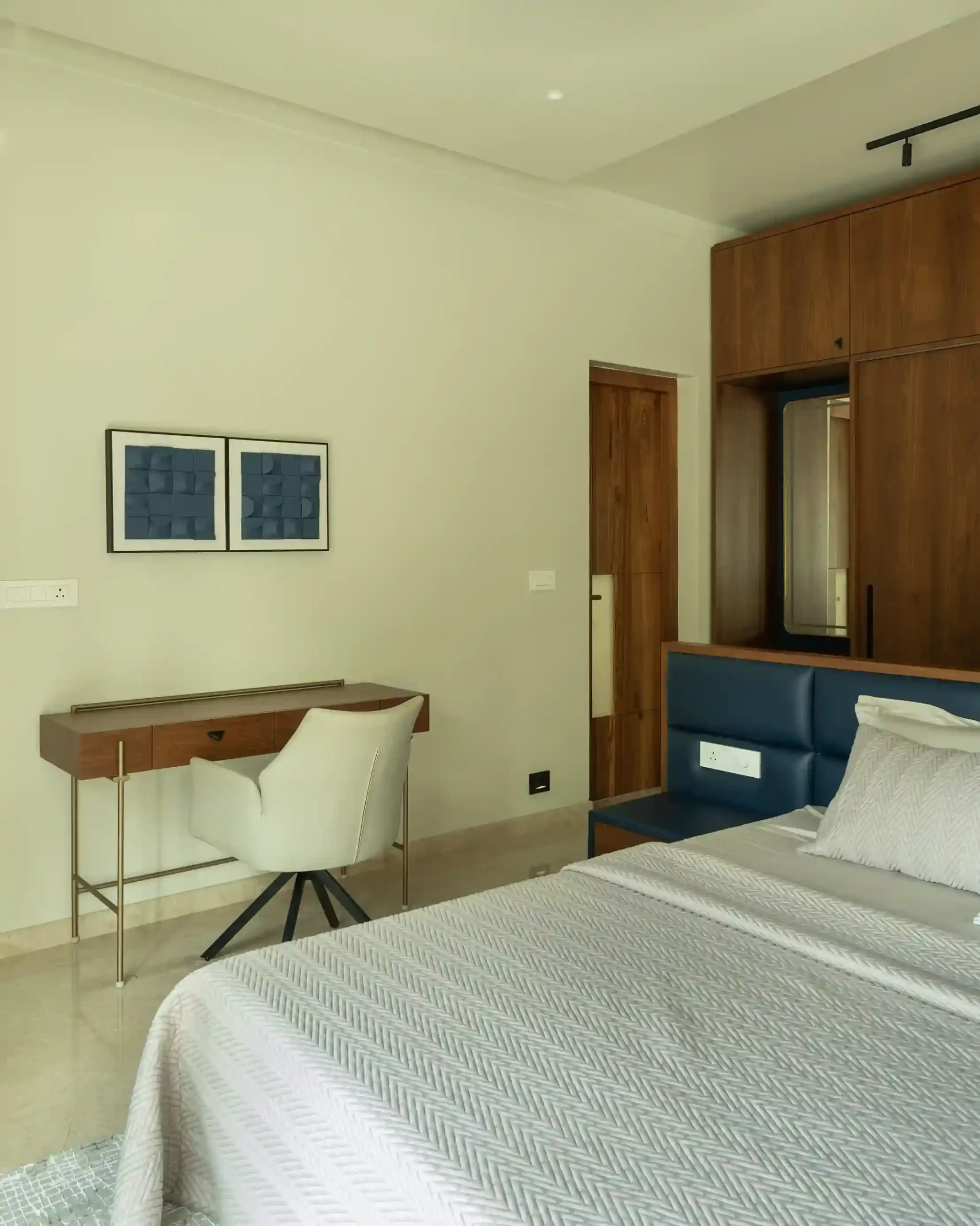 minimalist-home-office-desk-in-master-bedroom