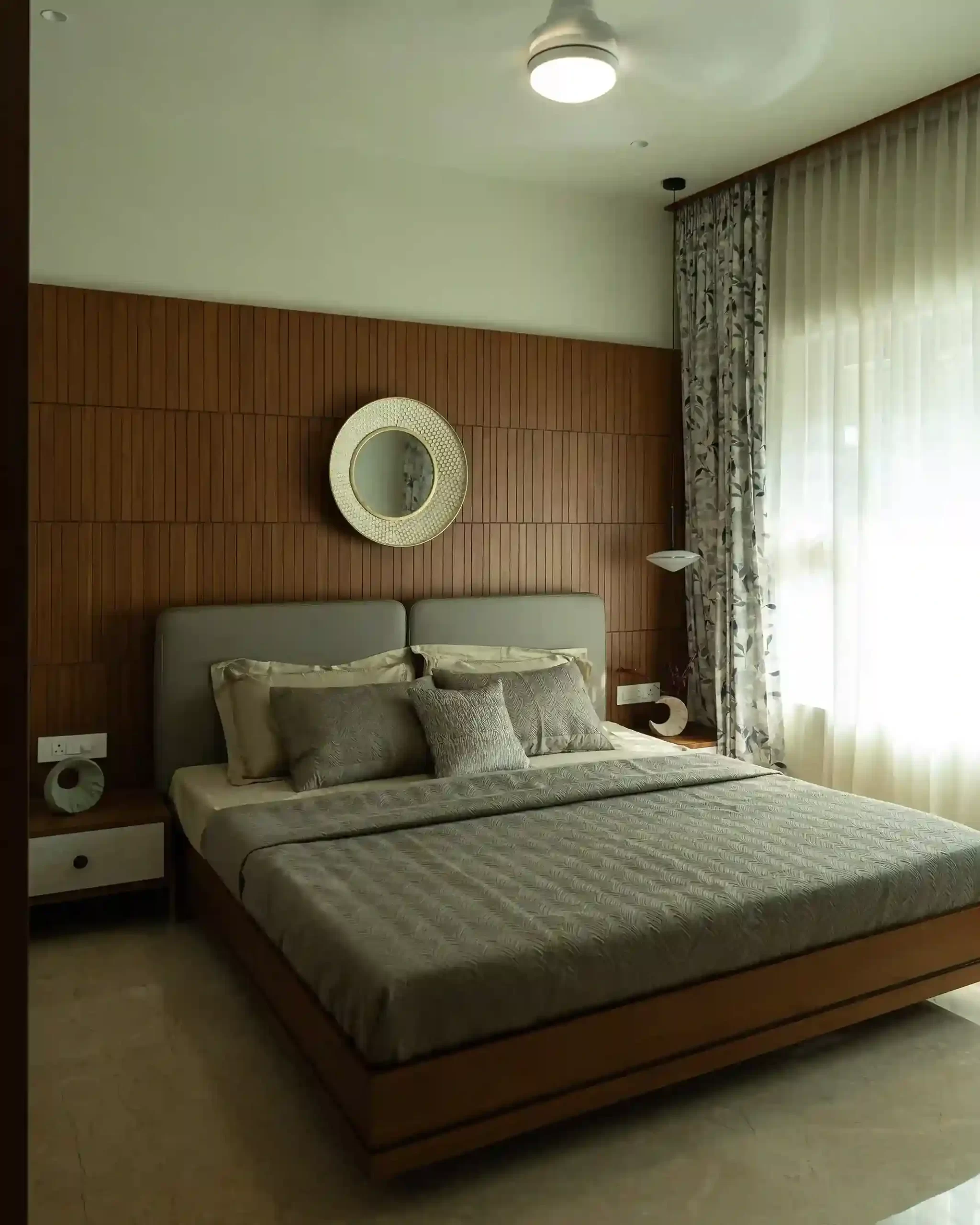 neutral-toned-bedding-and-natural-light-bedroom