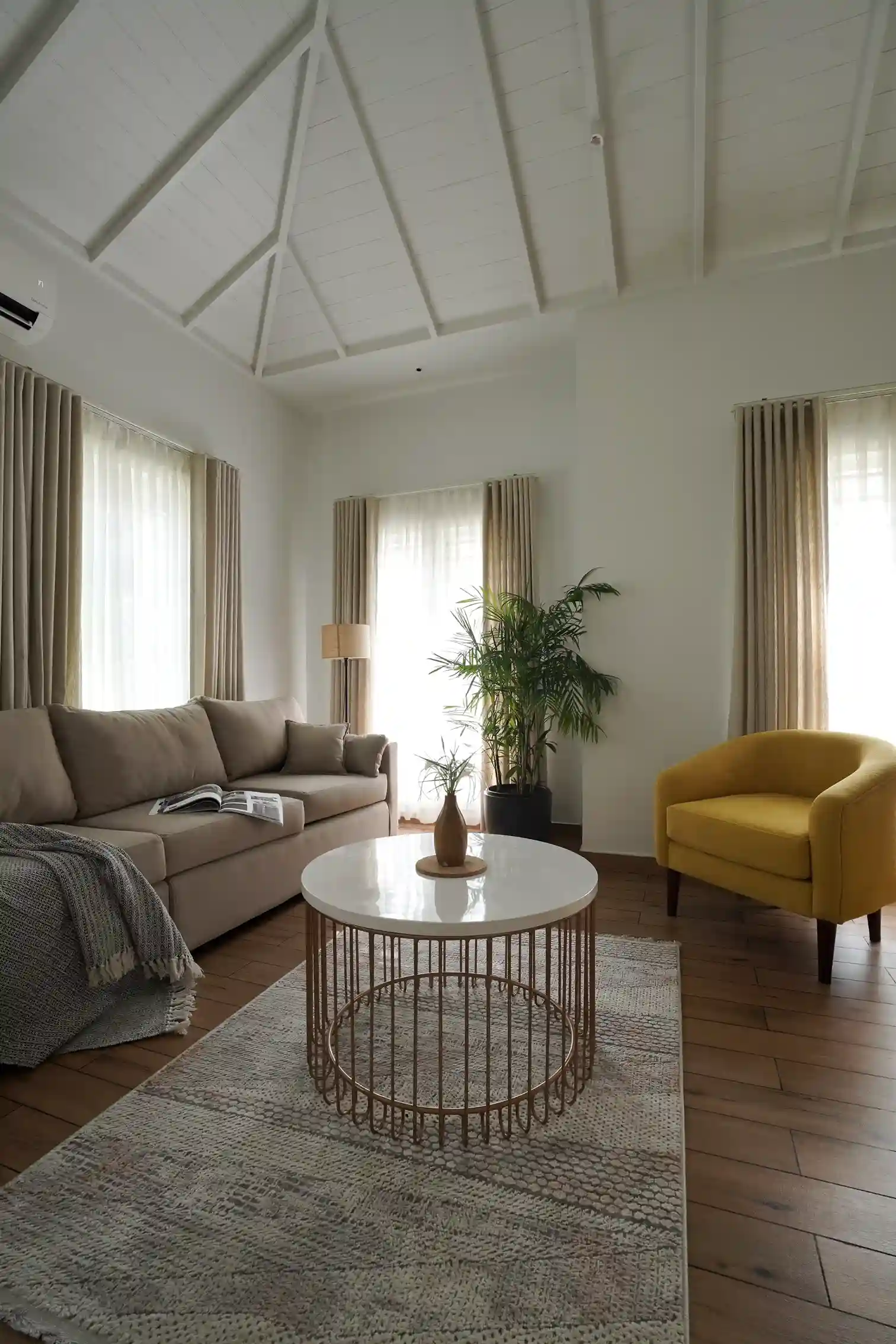 colonial-blended-living-room-interior.