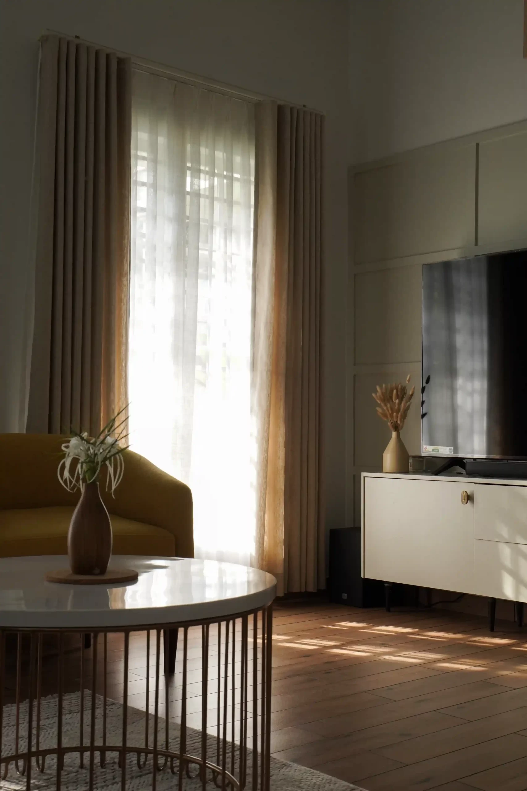 colonial-blended-living-space-interior.